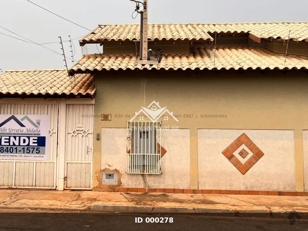 Casa Comercial à Venda na Coophamat com Mezanino e Excelente Localização